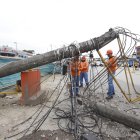 Trabajadores de la Corporación Eléctrica Nacional acudieron al sitio para atender la emergencia.
