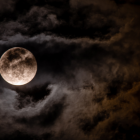 Conoce más sobre la luna de flores de mayo.