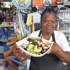 Judith Perea es la que dirige a sus 10 colaboradores. Ahora ellos son todos sus ayudantes.