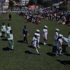 Los equipos lucieron felices los uniformes entregados por la Liga Barrial La Floresta.