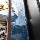 En la fachada de las instalaciones quedaron cinco orificios provocados por los impactos de proyectiles