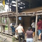 El joven recibió un disparo.