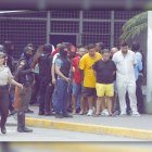 Los sospechosos son investigados por el delito de tráfico de armas. Celso Moreira registra antecedentes por narcotráfico.