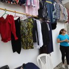 Amelia Otero instala su mercancía todos los días en la “esquina del éxito”.