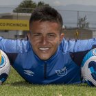 Layan Loor defensa de Universidad Católica.