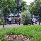 La víctima intentó refugiarse dentro de la institución educativa.