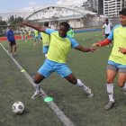 Los jugadores de Espoli practican en diversas canchas del norte de la capital al no contar con un complejo propio.