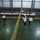 En una cancha del Valle de los Chillos, Gerardo Morán y sus amigos se reúnen para jugar ecuavoley.