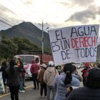 Los vecinos se tomaron la avenida Manuel Córdova Galarza, norte de Quito.