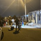 Cerca de las botellas de cerveza que quedaron intactas, estaban los cadáveres de las víctimas.