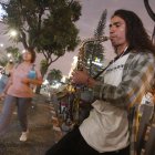 Pablo toca con pasión su saxo. El instrumento llegó a su vida de imprevisto.