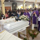 Los cuerpos de las niñas fueron hallados en febrero. Las velaron y sepultaron juntas.