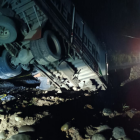 El carro fue a parar a un abismo.