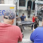 Familiares del difunto y policías acudieron a la vivienda en donde se encontraba el ciudadano.