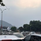 Las autoridades aún no reportan a qué se debe la bruma en el ambiente de Guayaquil.