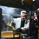 Freddy Narváez es oriundo de Guayaquil y aprendió la sazón del encebollado de un primo.