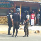 El hombre quedó sin vida afuera de su negocio. Anteriormente se salvó de otros ataques.