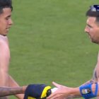 Para la historia Kendry Páez cambia la camiseta con Lionel Messi.