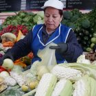 La vendedora mantiene la higiene de su espacio y sus productos son la muestra de ello.