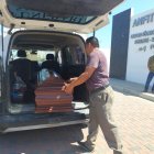 El féretro en el cual colocaron los restos del pescador fue donado.