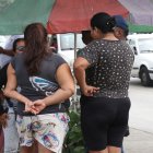 Familiares del joven asesinado llegaron a la morgue para retirar su cuerpo.