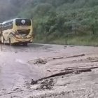 Así quedó la vía por el derrumbe.