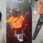 El detenido fue identificado por su vestimenta y la ropa que conducía.