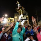 Los jugadores de Los Duros de La Isla festejaron tras conquistar el título.