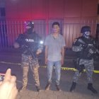 El policía que pudo regresar con su familia.