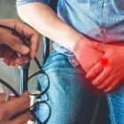 A partir de los 45 años existe mayor probabilidad de desarrollar cáncer de próstata. A esta edad deben iniciar los chequeos periódicos.