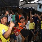 En el barrio en el que creció Moisés Caicedo había expectativa por el partido