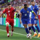 Dortmund (Germany), 25/06/2024.- Robert Lewandowski of Poland (L) and Kylian Mbappe of France (R) in action during the UEFA EURO 2024 group D soccer match between France and Poland, in Dortmund, Germany, 25 June 2024. (Francia, Alemania, Polonia) EFE/EPA/CHRISTOPHER NEUNDORF