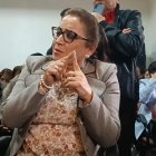 Rosa Argudo, secretaria general del Sindicato de Trabajadores del IESS, evitó responder las interrogantes planteadas sobre si relación familias con algunos medicos y personal administrativo del hospital.