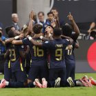 Piero Hincapié puso a celebrar a Ecuador en el primer tiempo del partido contra Jamaica.