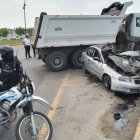 Los peritos de la Oficina de Investigación de Accidentes de Tránsito trataban de establecer la identidad del conductor de la volqueta.