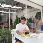 El recordado chico reality Mario Vélez se mantiene alejado de la TV.