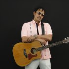 No le gusta hacer temas por moda o seguir géneros que estén marcando la tendencia, como por ejemplo, el regional mexicano.