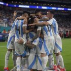 La selección de Argentina terminó como líder del grupo A, con 9 puntos.