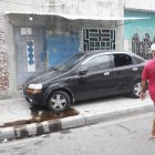 Sujetos armados dispararon contra el vehículo y la vivienda.