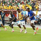 Parte del equipo tricolor durante el calentamiento previo en el último partido ante México, donde consiguió la clasificación a cuartos de final.