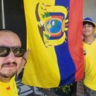 Los Alulema, padre e hijo, no se pierden los partidos de la Tri en Estados Unidos.