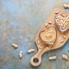 El maní puede ser incorporado en una amplia variedad de platos, desde postres hasta comidas principales.