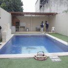 En uno de los predios intervenidos había una piscina y una parrilla.
