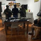 Lo decomisado y un detenido en uno de los allanamientos en Sosote, Rocafuerte.