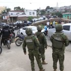 Varios policías fueron atacados en esta zona de Guayaquil.