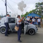 Con globos blancos despidieron al agente Anthony Zuriaga.