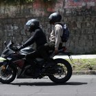 Concejo Metropolitano aprobó la ordenanza de prohibición de circular dos personas en moto.