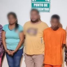 Tres mujeres y dos hombres fueron detenidos.