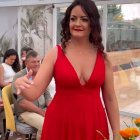 Vanessa García muestra el anillo que se dio a sí misma.