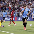 Luis Suárez anotó el tanto del empate que obligó a los penales, en los minutos finales.